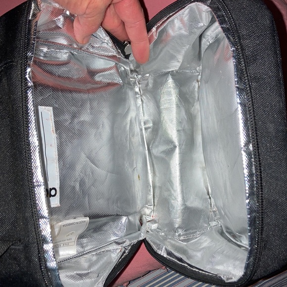Adidas lunch bag. Insulated to keep cold and hot - Picture 5 of 5